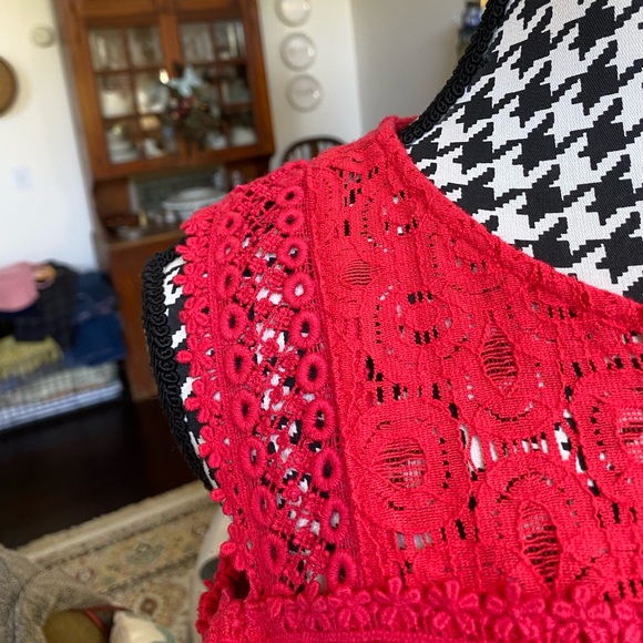 Project Runway Cold Shoulder Red Lace Top Size L Perfect For Christmas Holidays! - Picture 5 of 14